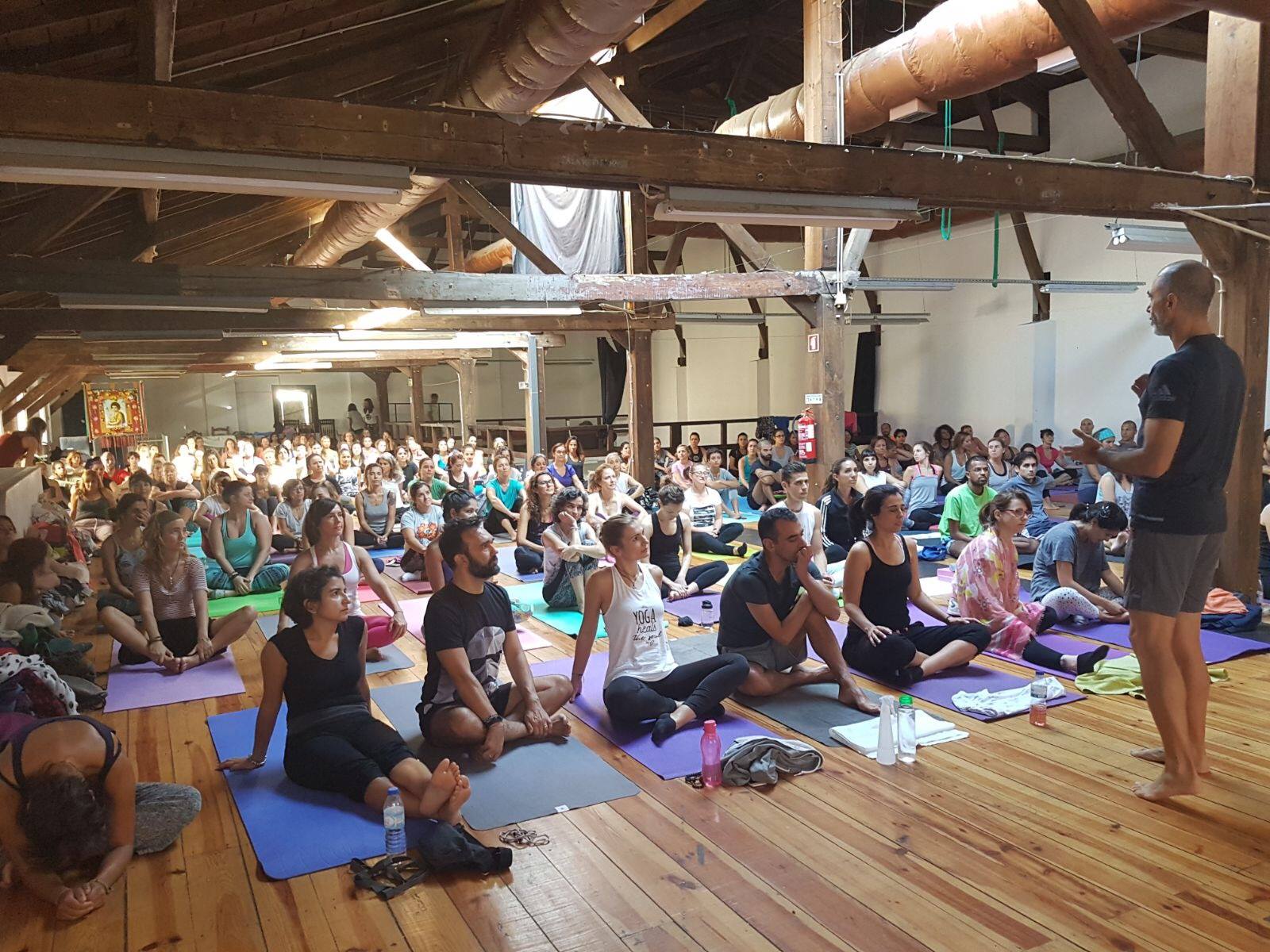  Yoga – 108 Greetings to the Sun of Porto